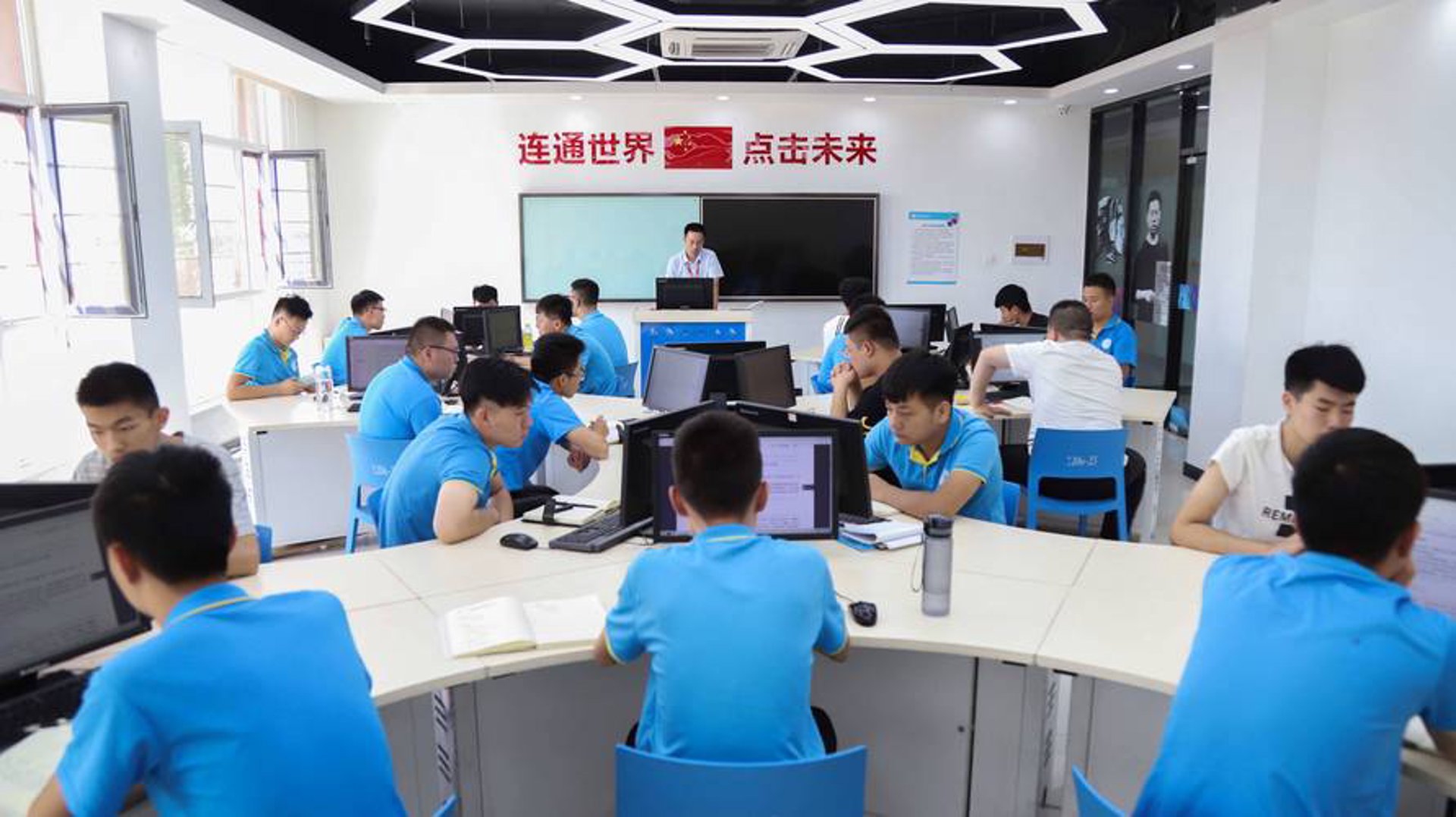 农驰逸科技